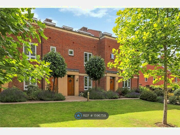 2 Bedroom Flat To Rent In Fraser Gardens, Winchester, SO22