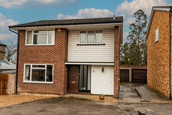 3 Bedroom Detached House For Sale In Lent Rise Road, Burnham, Slough, SL1