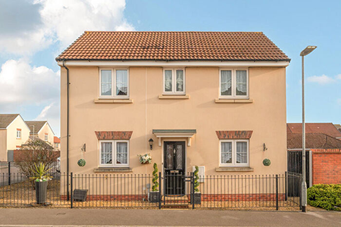 3 Bedroom Link Detached House For Sale In Buxton Way, Royal Wootton Bassett, Swindon, SN4