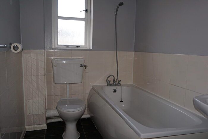 1 Bedroom Flat To Rent In Wells Court, Regarth Avenue, Romford, Essex, RM1