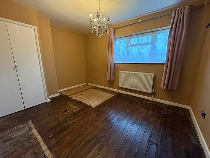 5 Bedroom End Of Terrace House To Rent In Bedfont Close, Feltham, TW14