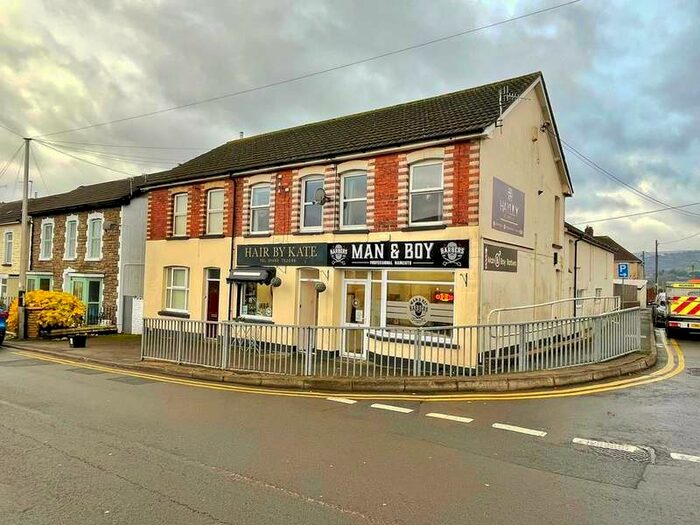 2 Bedroom Flat To Rent In New Inn, Pontypool, NP4