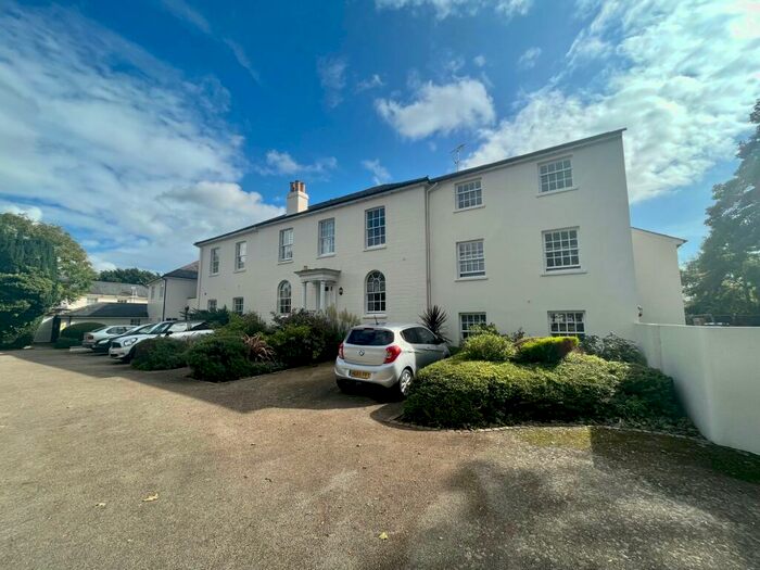 2 Bedroom Flat To Rent In Purewell, Christchurch, BH23
