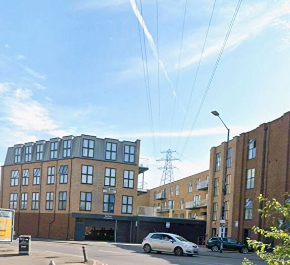 1 Bedroom Flat To Rent In Stoke Poges Lane, Slough, SL1