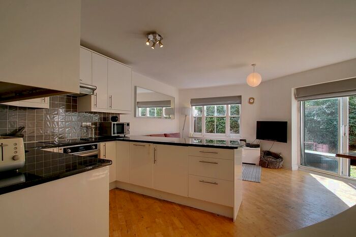 2 Bedroom Flat To Rent In Dalston Lane, Dalston, E8