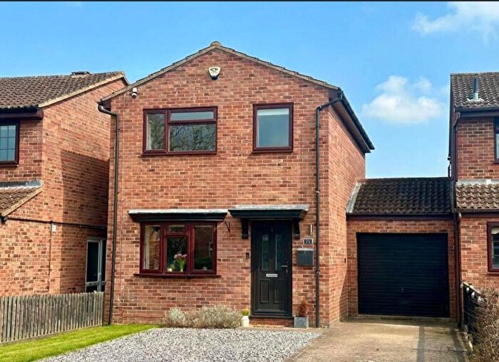 3 Bedroom Link Detached House For Sale In Cotswold Drive, Hereford, HR4