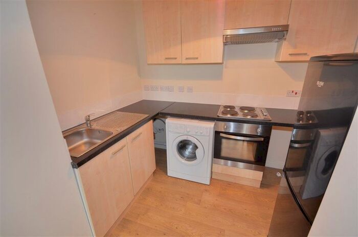 1 Bedroom Flat To Rent In Carlton Street, Castleford, WF10