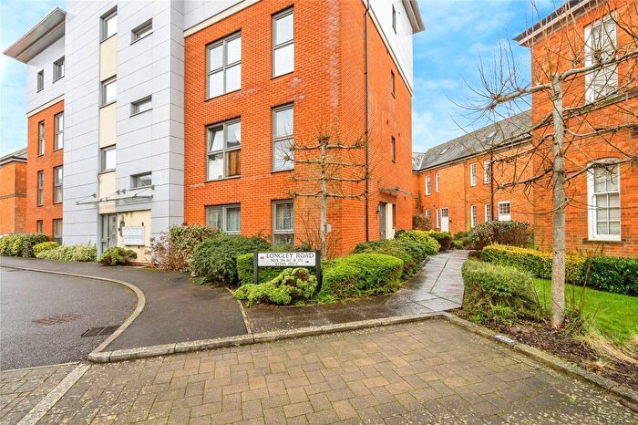 2 Bedroom Flat For Sale In Longley Road, Chichester, West Sussex, PO19