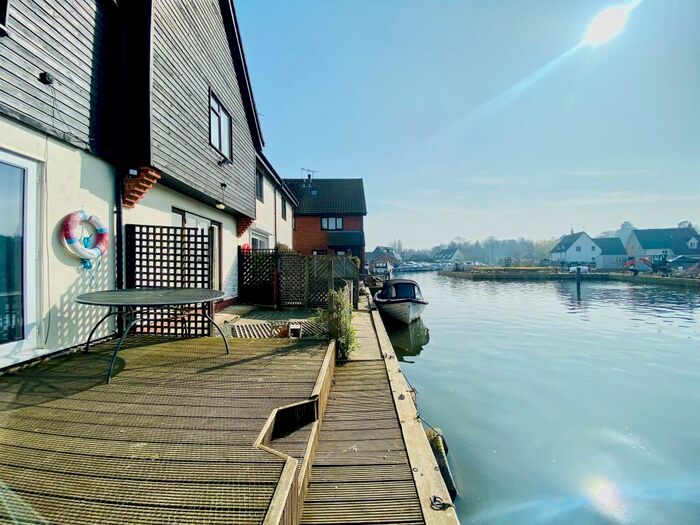 3 Bedroom House To Rent In Trail Quay Cottages, NR12