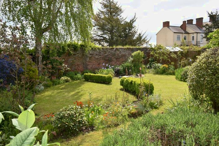 4 Bedroom Detached House For Sale In Abbots Court Drive, Twyning, Tewkesbury, GL20