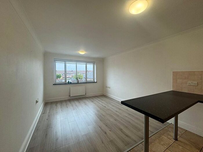 1 Bedroom Flat To Rent In White Hart Court, Waltham Cross In Area, EN8