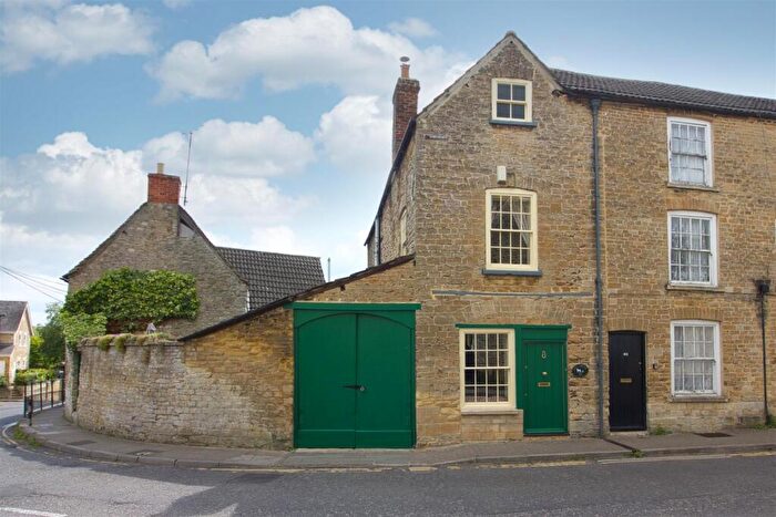 4 Bedroom Character Property For Sale In The Gig House, Oxford Street, Malmesbury, SN16