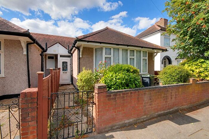 2 Bedroom Bungalow For Sale In Malvern Road, Enfield, Middlesex, EN3