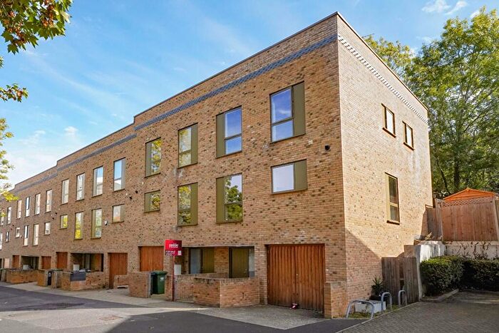 3 Bedroom End Of Terrace House For Sale In Buckley Close, Forest Hill, London, SE23