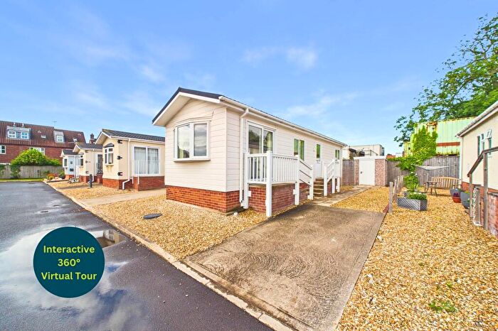 2 Bedroom Park Home For Sale In Barton Broads Park, Maltkiln Road, DN18