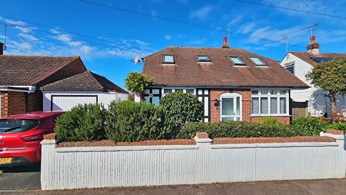 3 Bedroom Chalet For Sale In Oakdale Road, Herne Bay, CT6