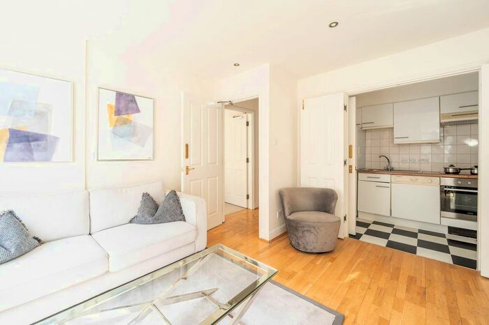 2 Bedroom Flat To Rent In Nottingham Place, Baker Street, London, W1U