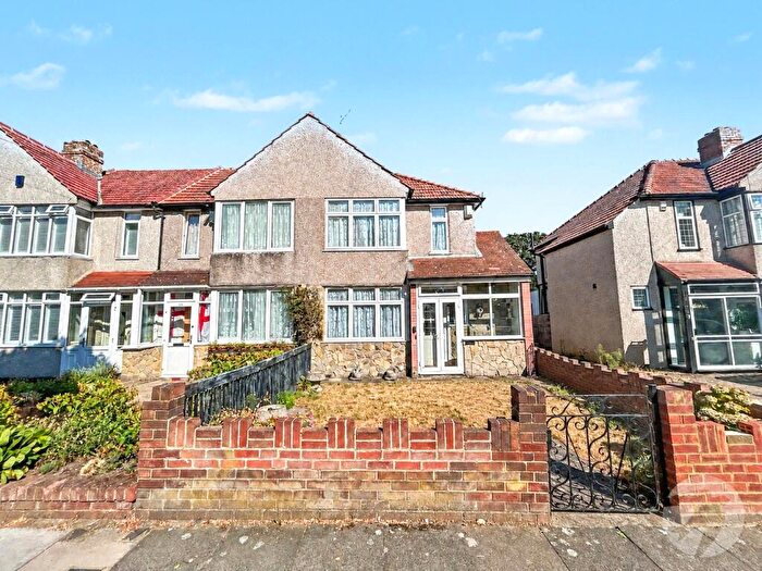 3 Bedroom End Of Terrace House For Sale In Wellington Avenue, Sidcup, Kent, DA15