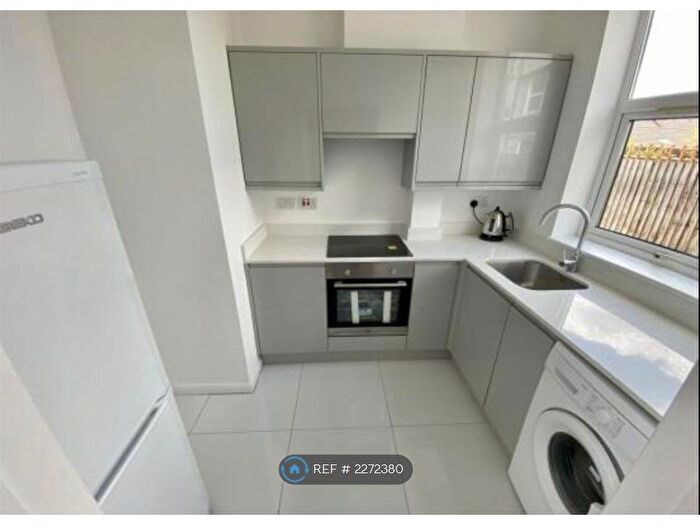 2 Bedroom Flat To Rent In Clarendon Road, Luton, LU2
