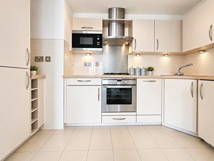 2 Bedroom Flat To Rent In Miles Close, London, SE28