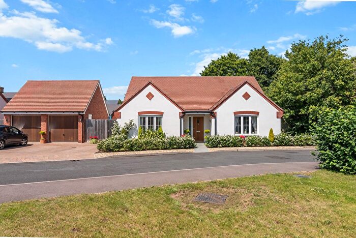 3 Bedroom Detached Bungalow For Sale In Damson View, Eckington, WR10