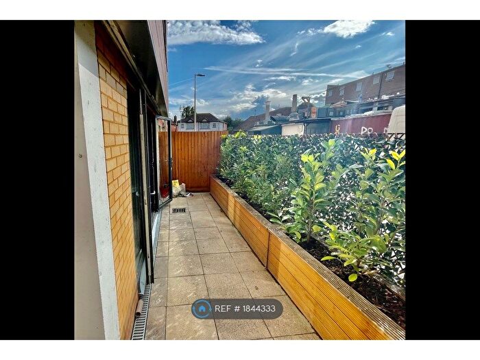 1 Bedroom Flat To Rent In Bramley Crescent, Ilford, IG2