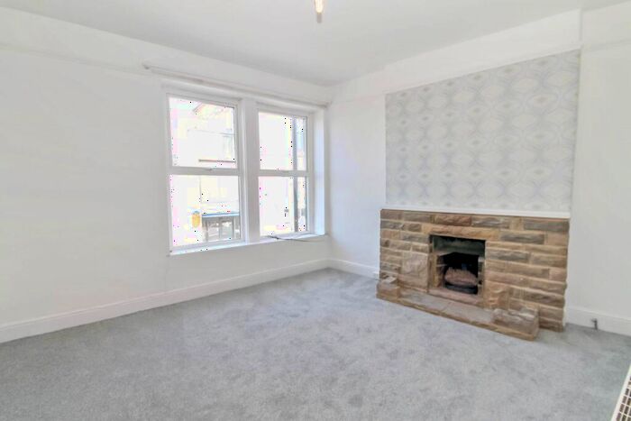 2 Bedroom Flat To Rent In Town Street, Horsforth, Leeds, LS18