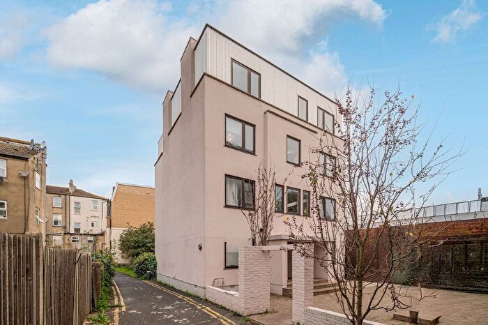 3 Bedroom Terraced House To Rent In Sirdar Road, Tooting, Mitcham, CR4