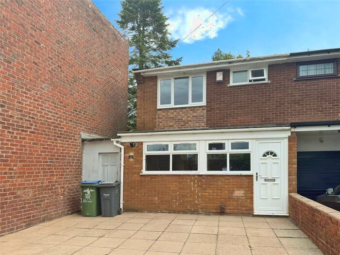 3 Bedroom Semi-Detached House To Rent In Lodge Road, Smethwick, West Midlands, B67