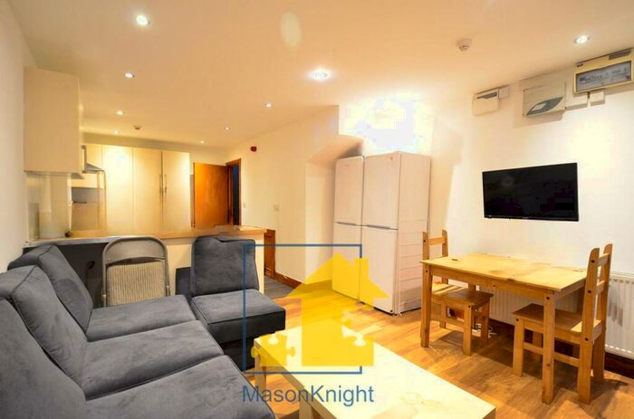 5 Bedroom Terraced House To Rent In Rose Cottages, Selly Oak, B29