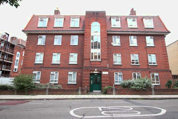 3 Bedroom Flat To Rent In Nelsons Row, London, SW4