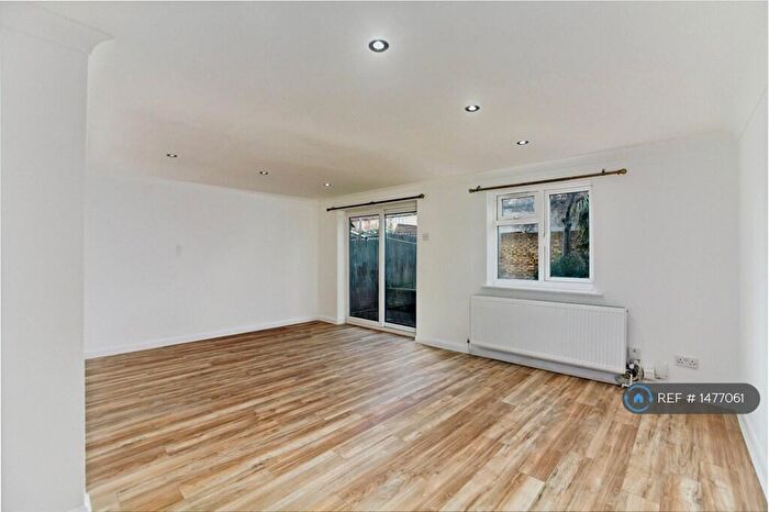 4 Bedroom Semi Detached House To Rent In Elmhurst Avenue, Mitcham, CR4