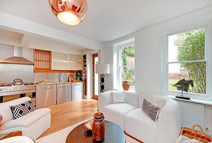 2 Bedroom Maisonette For Sale In Denning Road, London, NW3