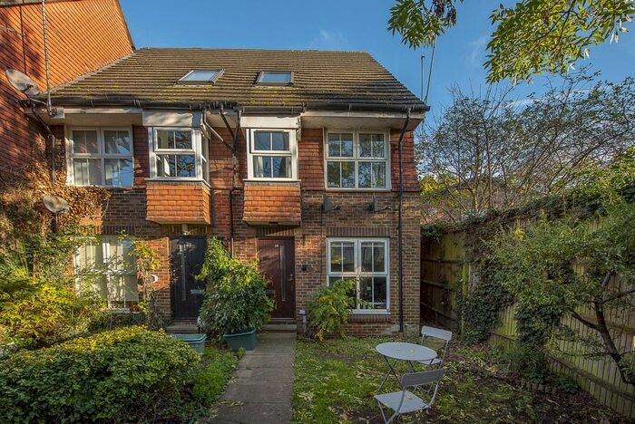 1 Bedroom Flat To Rent In Windmill Rise, Kingston Upon Thames, KT2