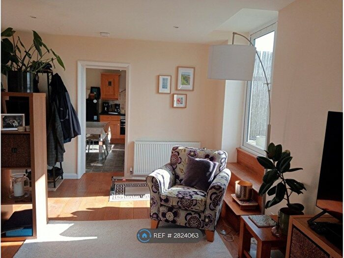 2 Bedroom Flat To Rent In Manor Road, Nr.Banbury, OX17