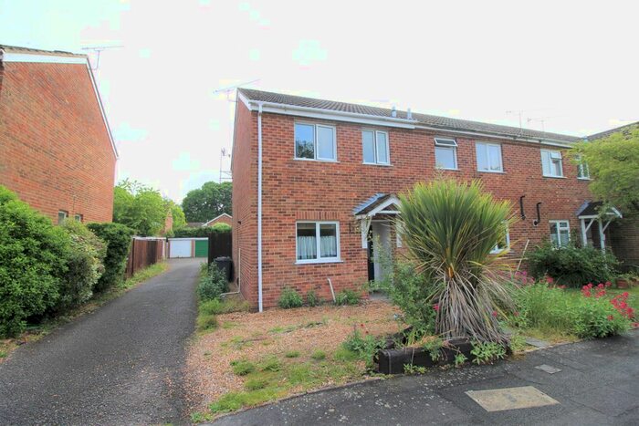 2 Bedroom End Of Terrace House To Rent In Hunters Crescent, Romsey, SO51