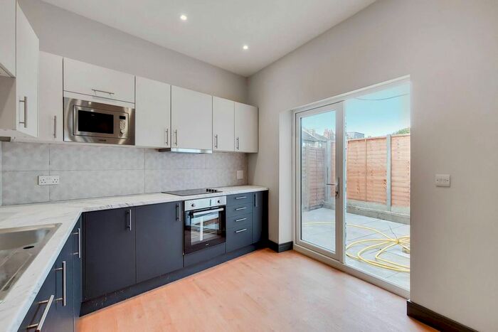 3 Bedroom Terraced House To Rent In Fairview Road, Norbury, London, SW16