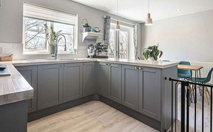 3 Bedroom Semi-Detached House To Rent In High View, Sheffield, South Yorkshire, S5