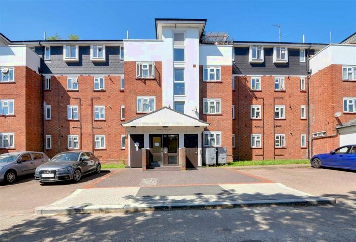 2 Bedroom Flat To Rent In The Grange, East Finchley, N2