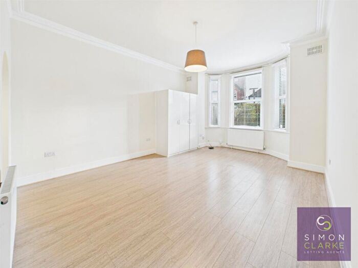 Studio To Rent In Fortis Green, East Finchley, N2