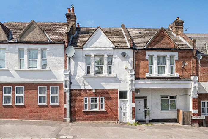 2 Bedroom Apartment For Sale In The Parade, Wells Park Road, London, SE26