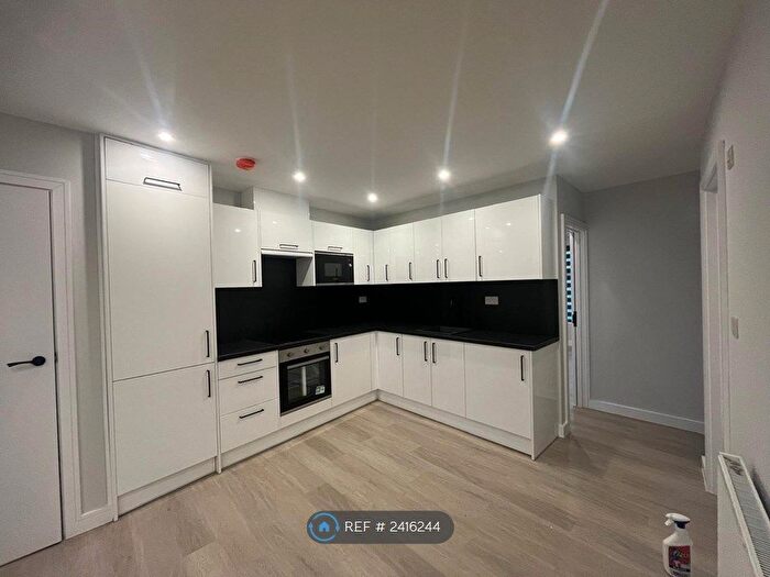 2 Bedroom Flat To Rent In Front Lane, Upminster, RM14