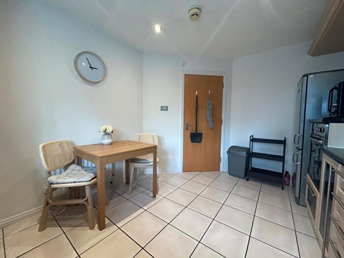 2 Bedroom Apartment To Rent In Quebec Quay, L3