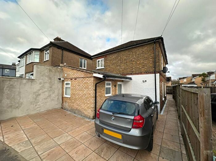 3 Bedroom Cottage To Rent In Uxbridge, London, UB8