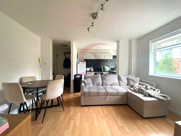 2 Bedroom Flat To Rent In Albert Road, Leicester, LE2