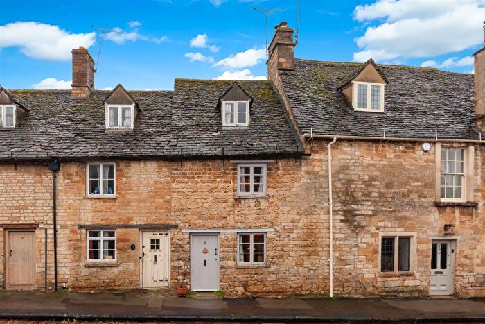 2 Bedroom Cottage For Sale In Priory Lane, Burford, OX18