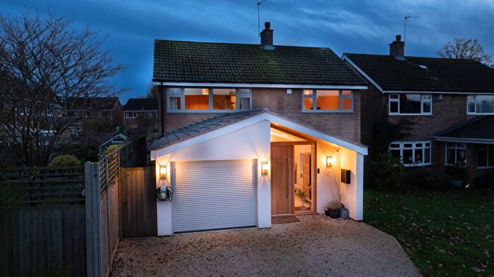 4 Bedroom Detached House For Sale In Bromley Close, Kenilworth, CV8