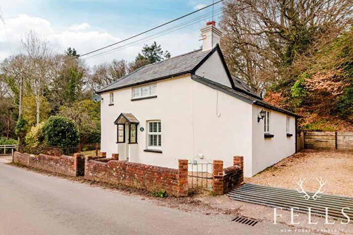 3 Bedroom Detached House For Sale In Frogham Hill, Frogham, SP6