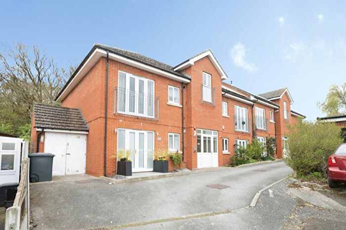 1 Bedroom Flat For Sale In Brocket Way, Chigwell, Essex, IG7