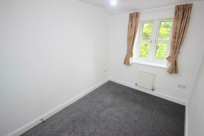 2 Bedroom Apartment To Rent In Fieldfarm Apartments, Cradley Road, Netherton, DY2